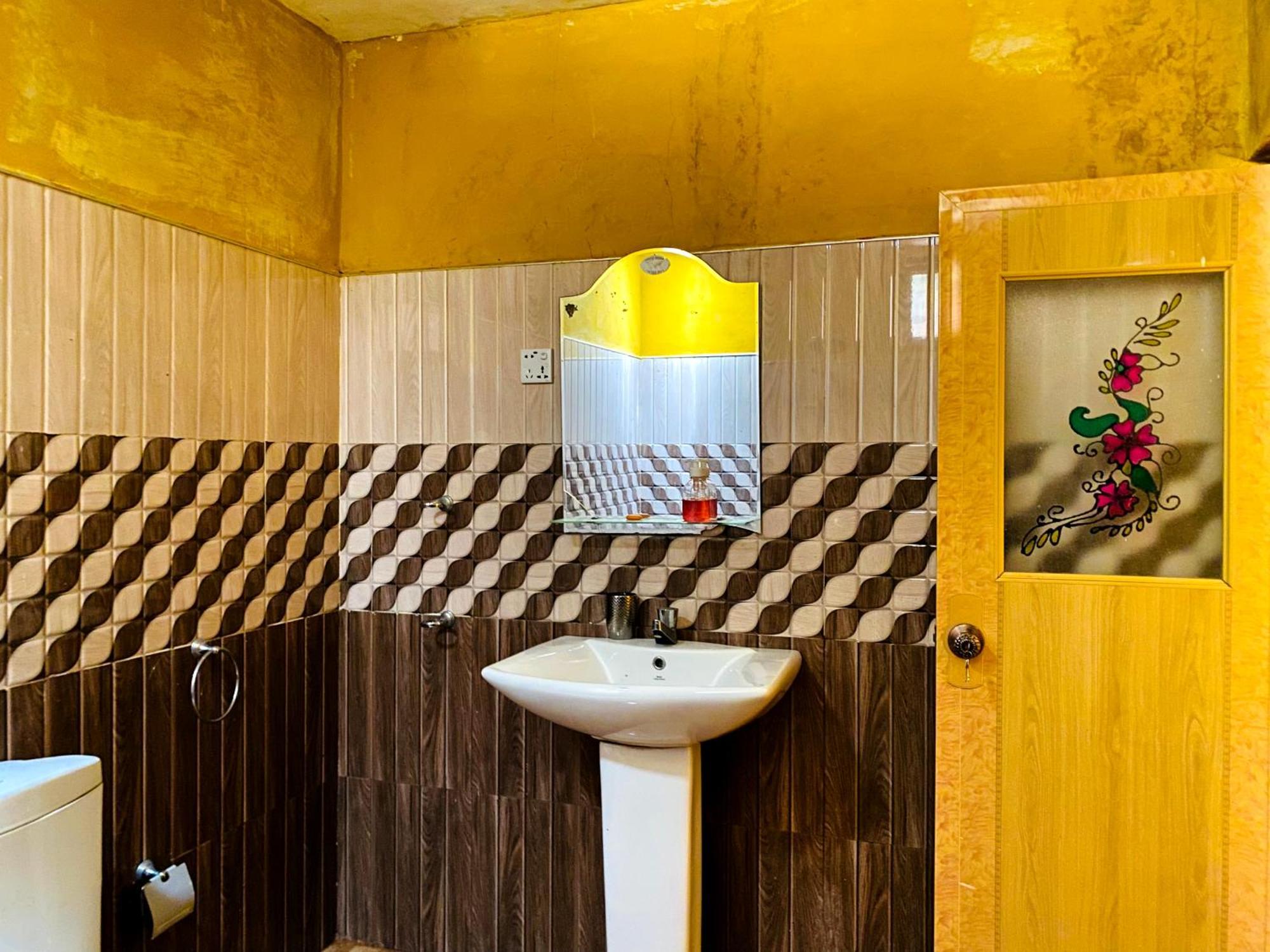 Omi Relax Inn Ела Екстериор снимка