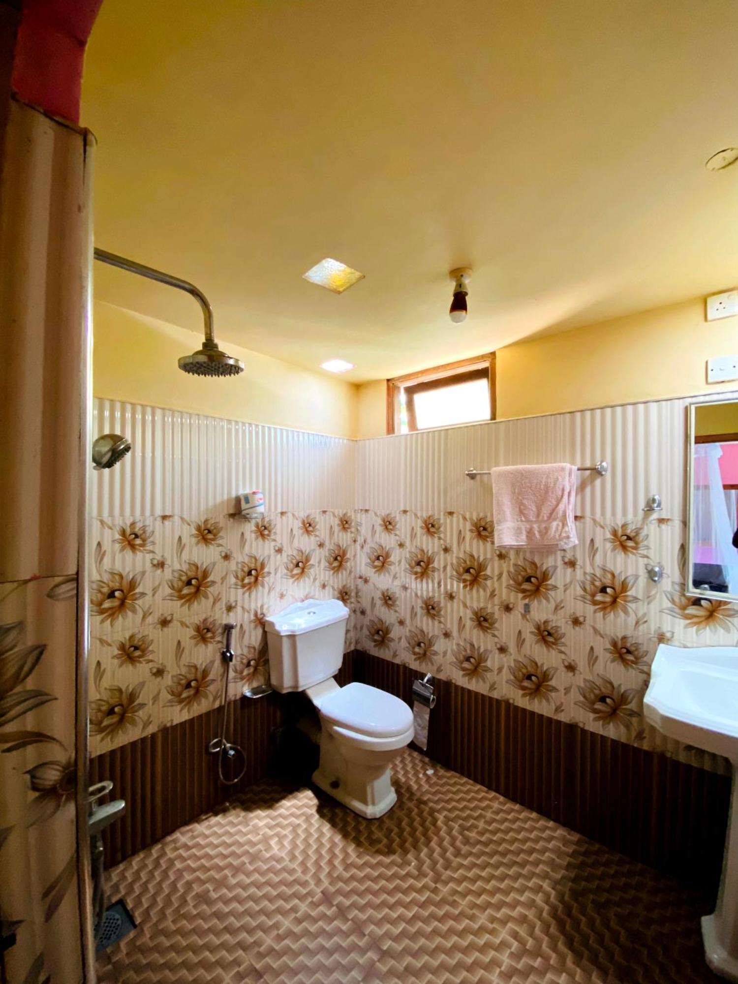 Omi Relax Inn Ела Екстериор снимка